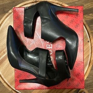 Guess Cutout Pointed Toe Heels